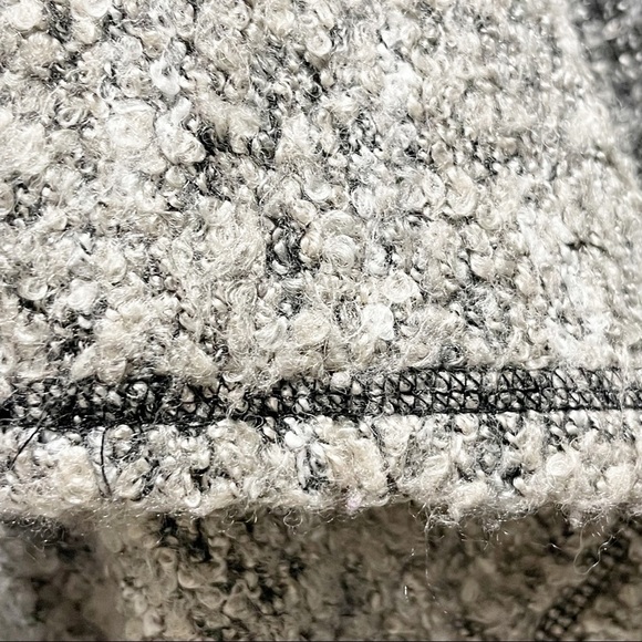 TRUE GRIT DRY GOODS Women’s Gray Chunky Boucle Vest - Picture 4 of 6